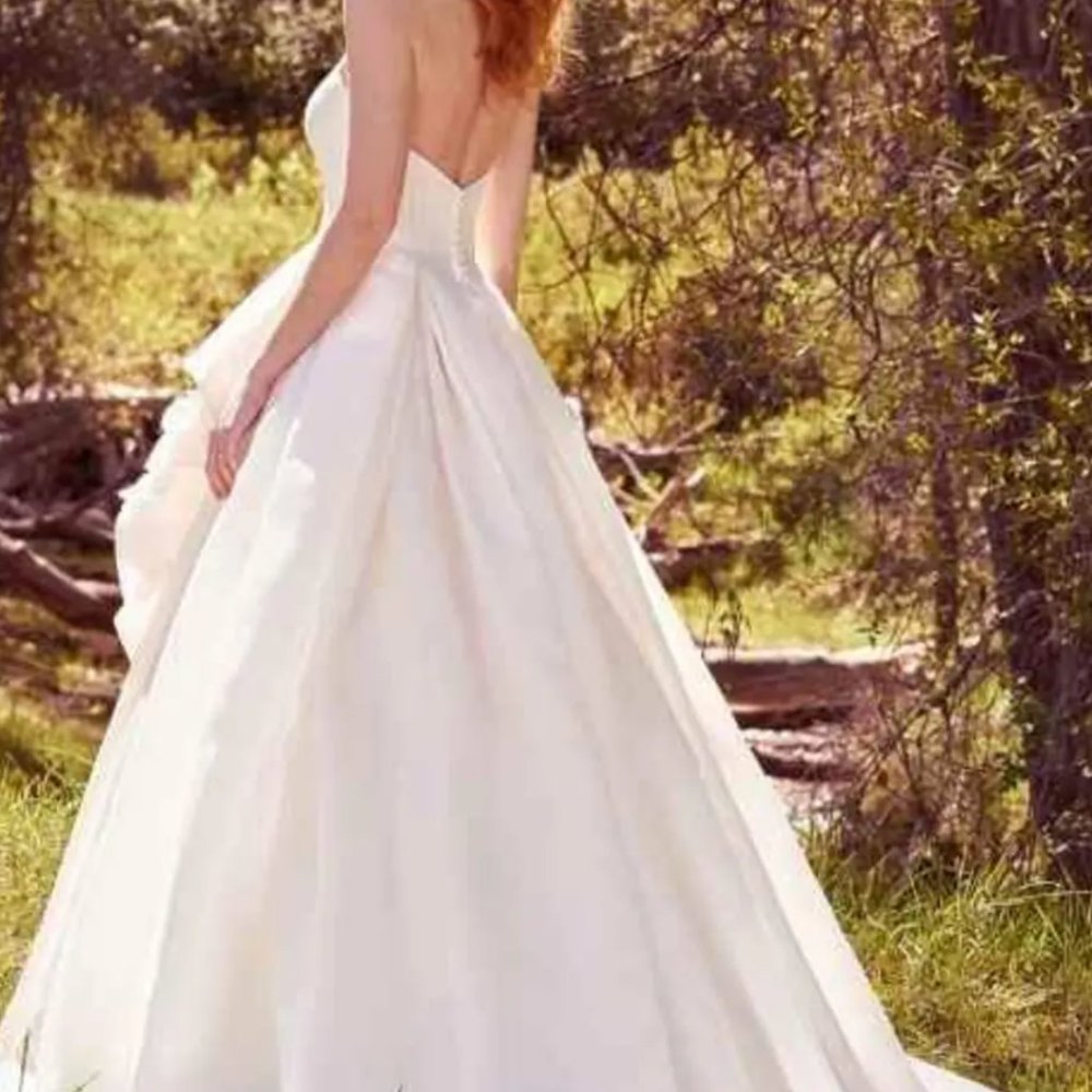 Wedding dress Bianca - Maggie Sottero - Classic Ball Gown - Picture 6 of 8